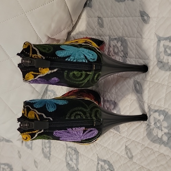 Boots - Picture 5 of 7